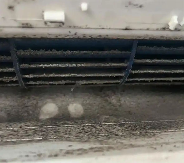 刚察空调吹的风有股烧焦味是怎么回事